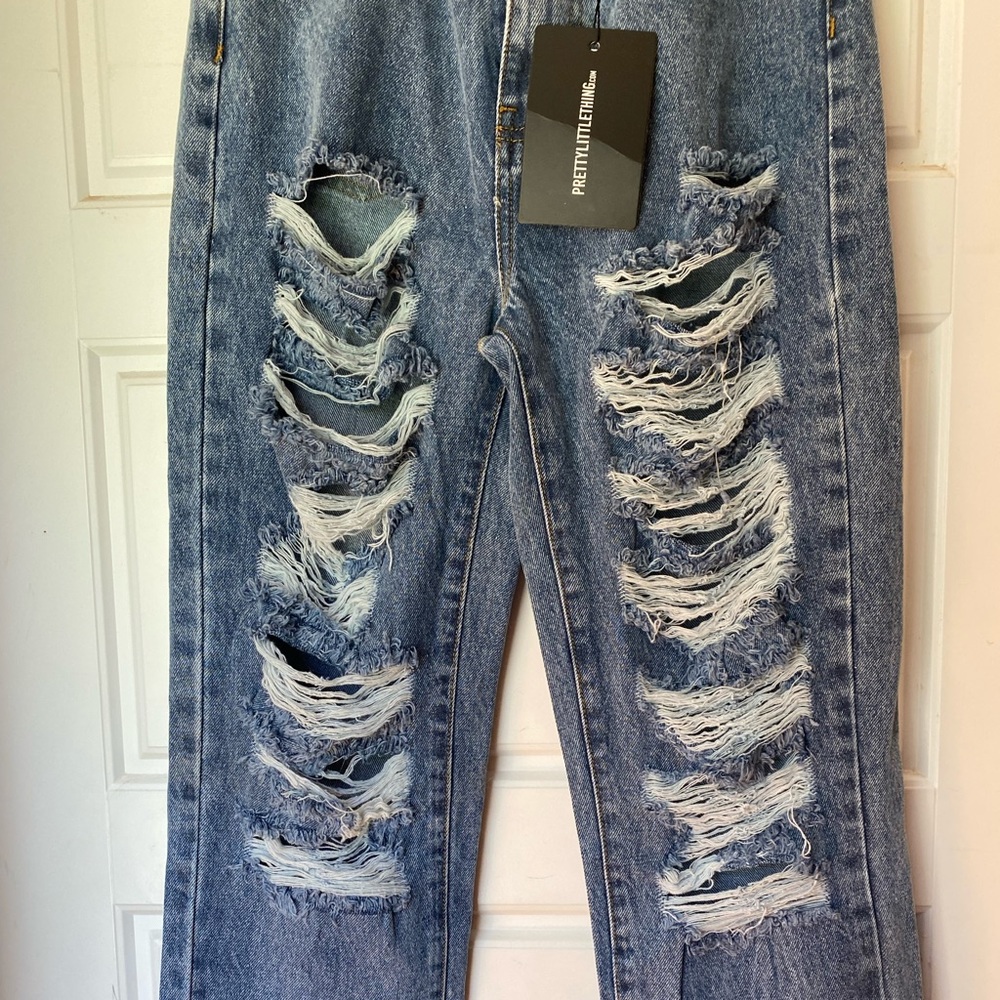 🆕 PrettyLittleThing Distressed Jeans - Picture 7 of 12